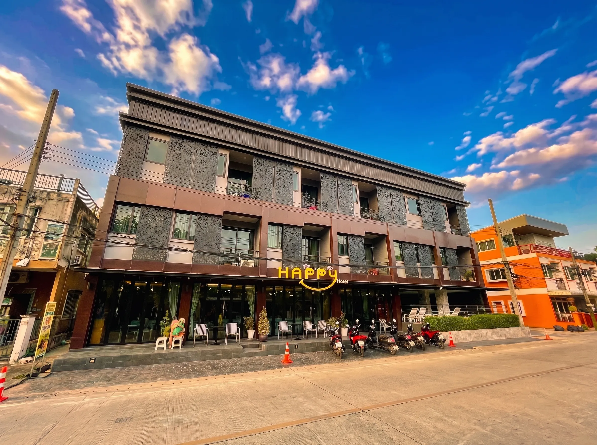 Happy Hotel building in Ao Nang, Krabi